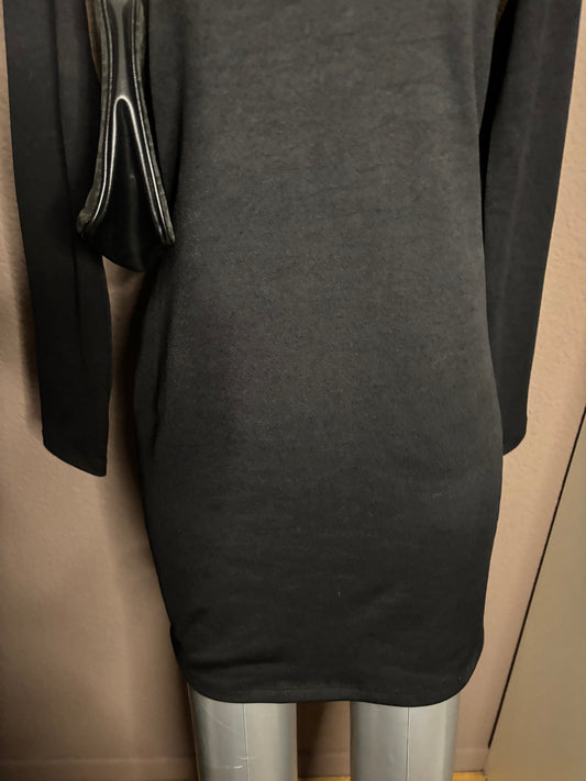 Robe noire manches longues col carré – Stradivarius taille M